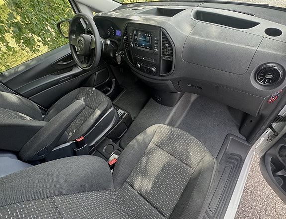 Mercedes-Benz eVito Tourer 12 of 20