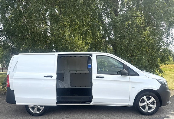 Mercedes-Benz eVito Tourer 2 of 20