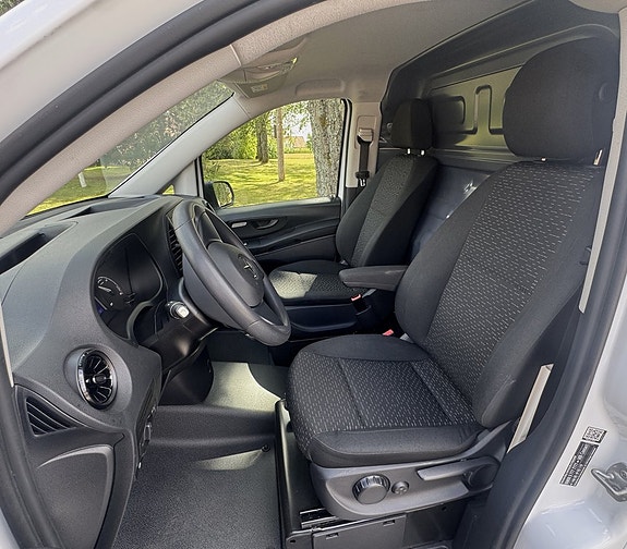Mercedes-Benz eVito Tourer 10 of 20