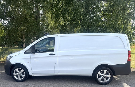 Mercedes-Benz eVito Tourer 18 of 20