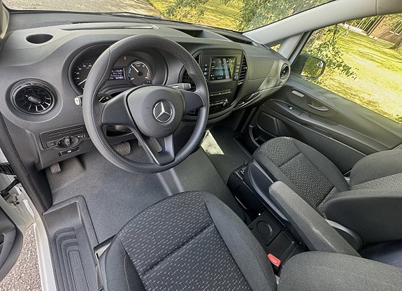 Mercedes-Benz eVito Tourer 13 of 20