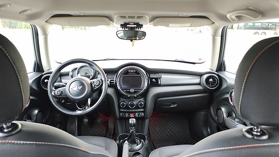 MINI Cooper 5 of 5
