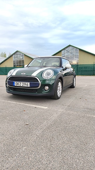 MINI Cooper 4 of 5