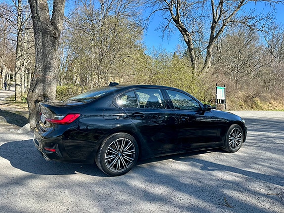 BMW 330e 3 of 5