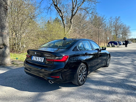 BMW 330e 4 of 5