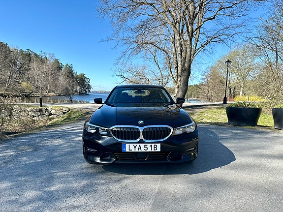 BMW 330e 5 of 5