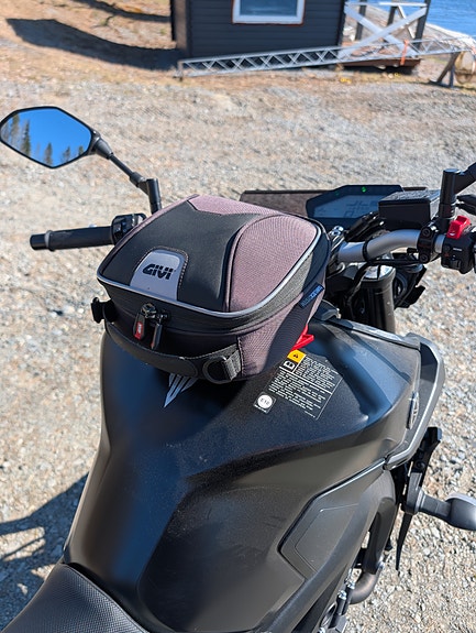 Yamaha MT-09 4 of 8
