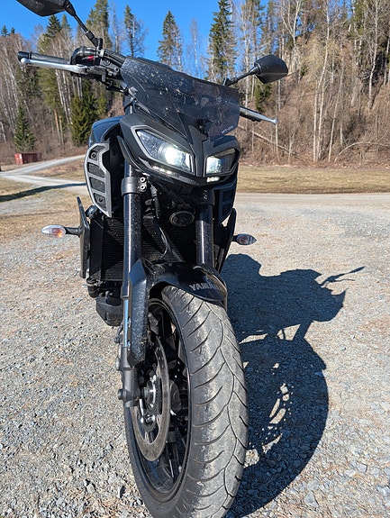 Yamaha MT-09 7 of 8