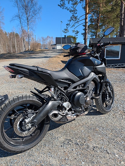 Yamaha MT-09 2 of 8