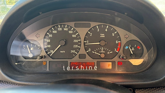 BMW 320i 6 of 7