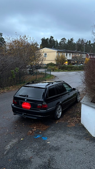 BMW 320i 2 of 7