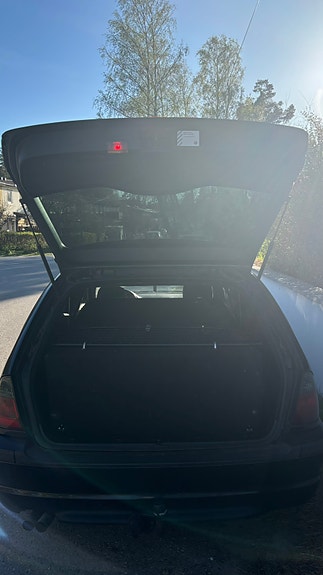 BMW 320i 3 of 7