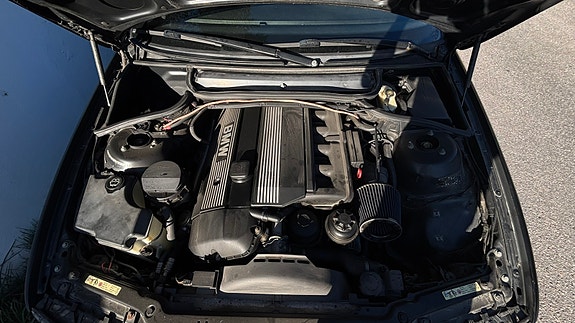 BMW 320i 7 of 7