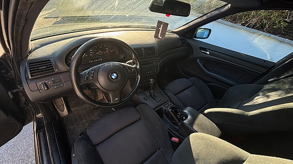 BMW 320i 5 of 7