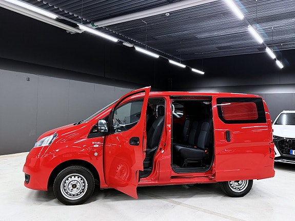 Nissan NV200 4 of 5
