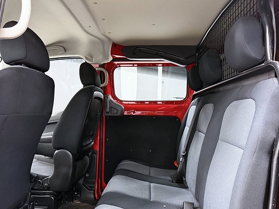 Nissan NV200 3 of 5