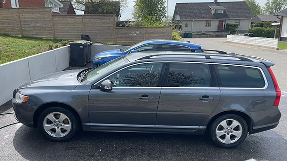 Volvo V70 2 of 4