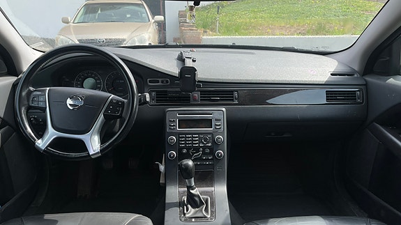 Volvo V70 3 of 4