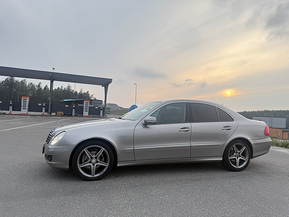 Mercedes-Benz E200 2 of 5