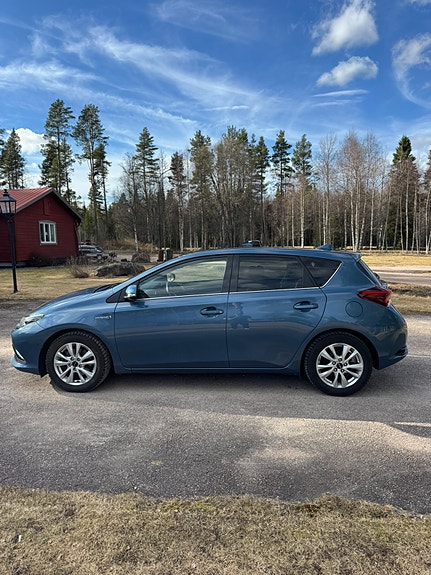 Toyota Auris 5 of 6
