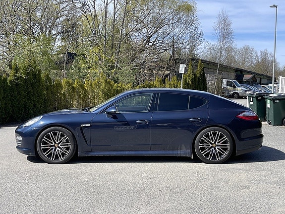 Porsche Panamera 4 5 of 5