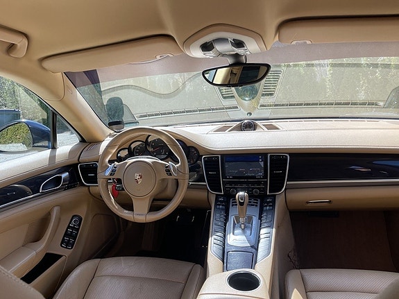 Porsche Panamera 4 13 of 26