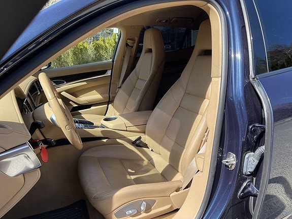 Porsche Panamera 4 15 of 26
