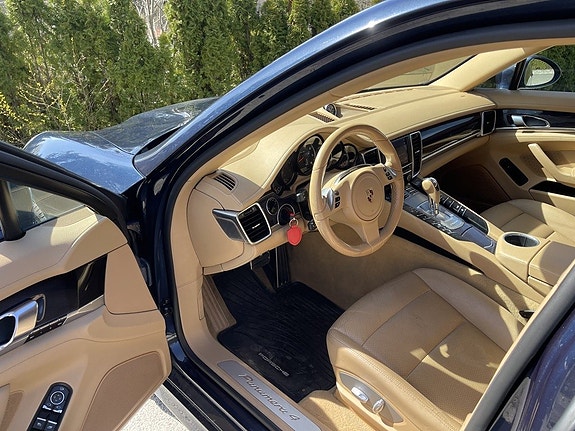 Porsche Panamera 4 16 of 26