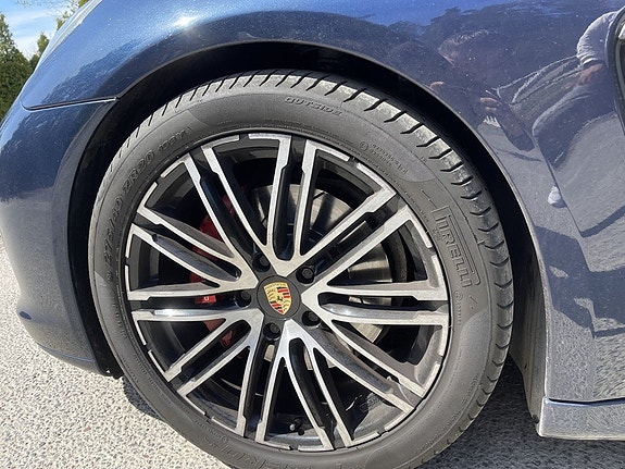 Porsche Panamera 4 10 of 26