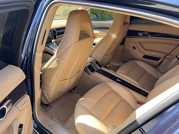 Porsche Panamera 4 19 of 26