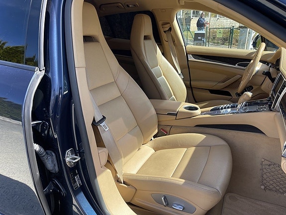 Porsche Panamera 4 18 of 26