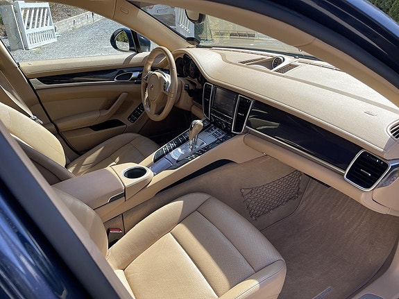 Porsche Panamera 4 14 of 26