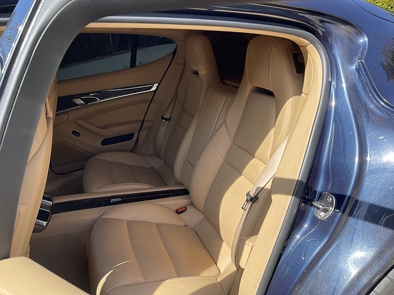 Porsche Panamera 4 20 of 26