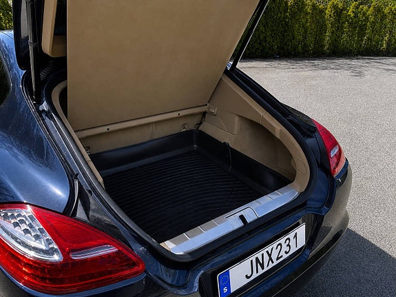 Porsche Panamera 4 23 of 26