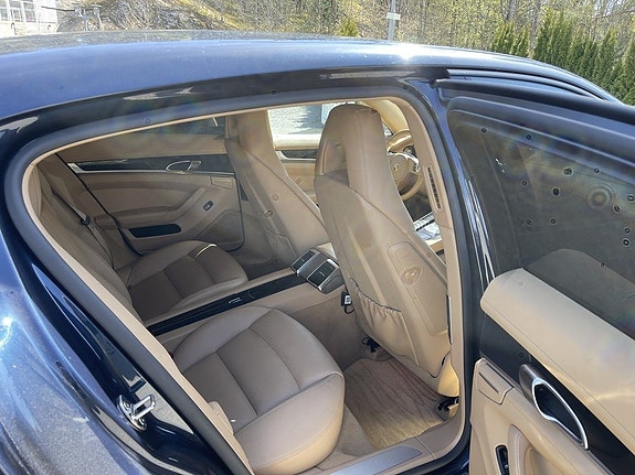 Porsche Panamera 4 21 of 26