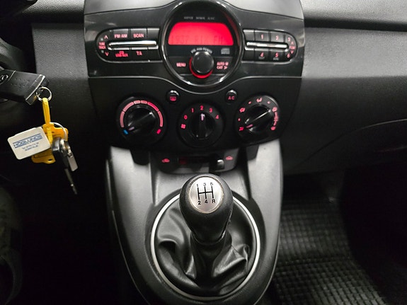 Mazda 2 19 of 22