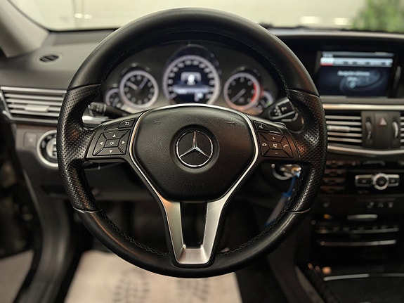 Mercedes-Benz E300 11 of 29