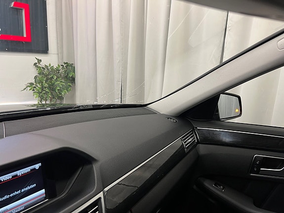 Mercedes-Benz E300 25 of 29