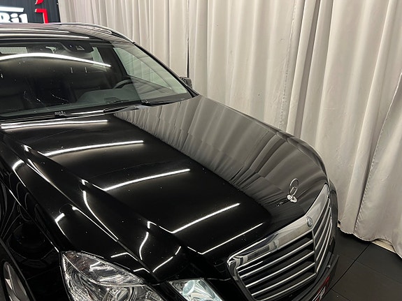 Mercedes-Benz E300 26 of 29
