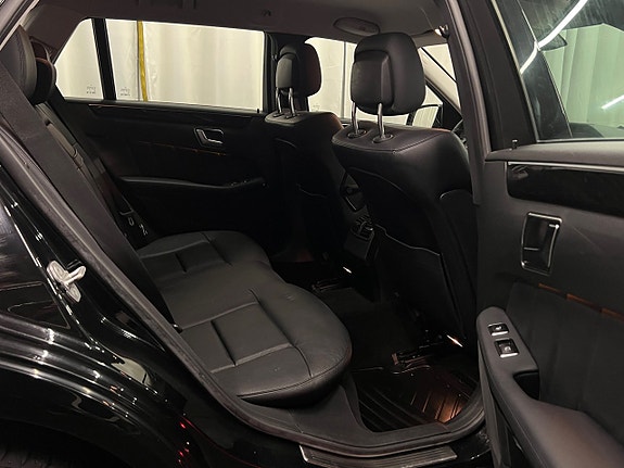 Mercedes-Benz E300 21 of 29