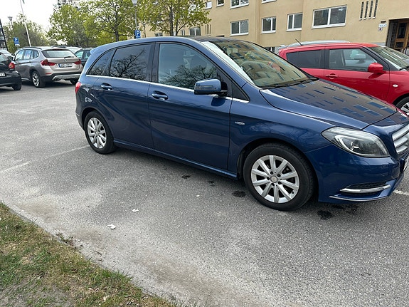 Mercedes-Benz B180 5 of 5