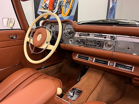 Mercedes-Benz 280 SL 3 of 5