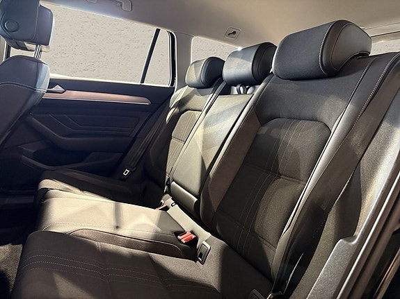 Volkswagen Passat Alltrack 6 of 11