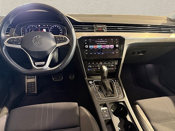 Volkswagen Passat Alltrack 3 of 5