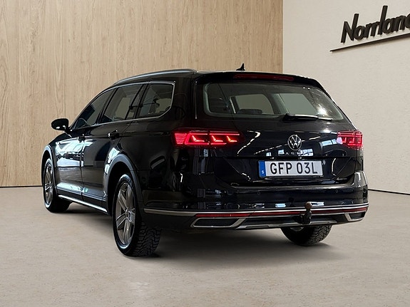 Volkswagen Passat Alltrack 9 of 11