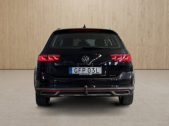Volkswagen Passat Alltrack 8 of 11