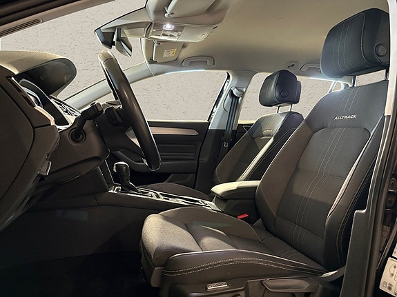 Volkswagen Passat Alltrack 2 of 5