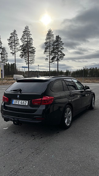BMW 320d 4 of 12