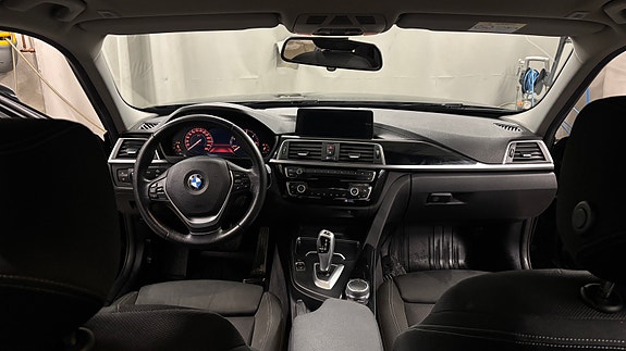 BMW 320d 6 of 12