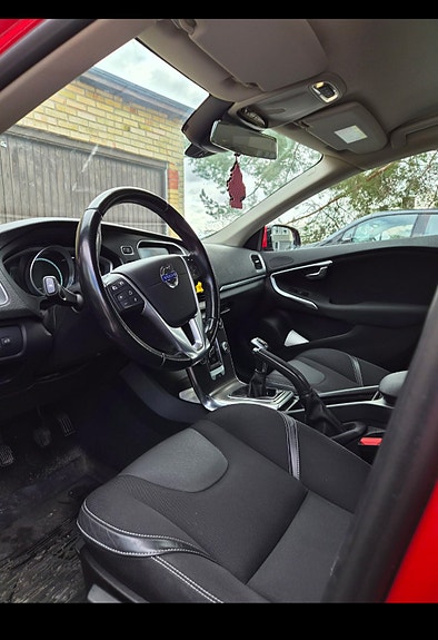 Volvo V40 2 of 4